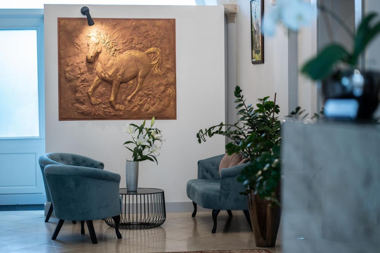 Atrium Rooms & Cafe 쇼프론 외부 사진