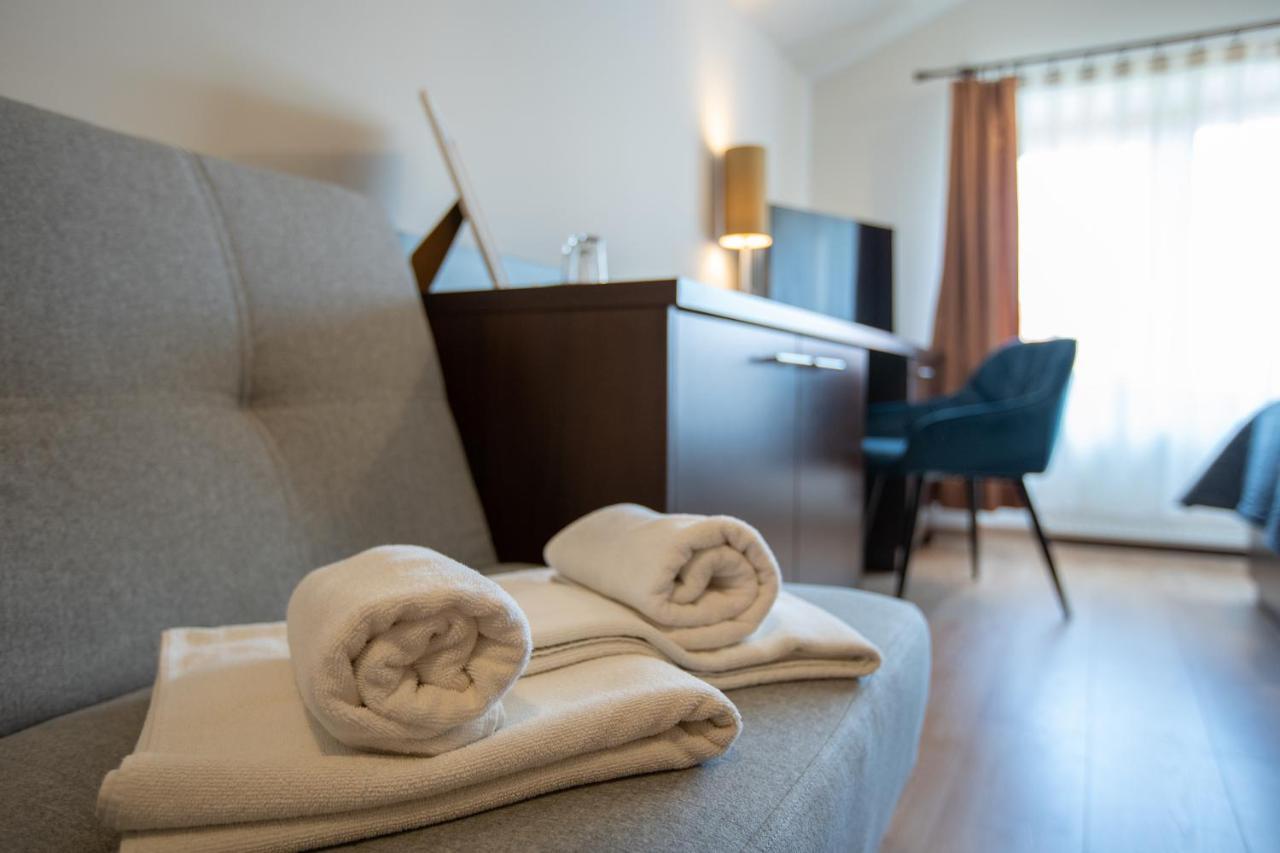Atrium Rooms & Cafe 쇼프론 외부 사진