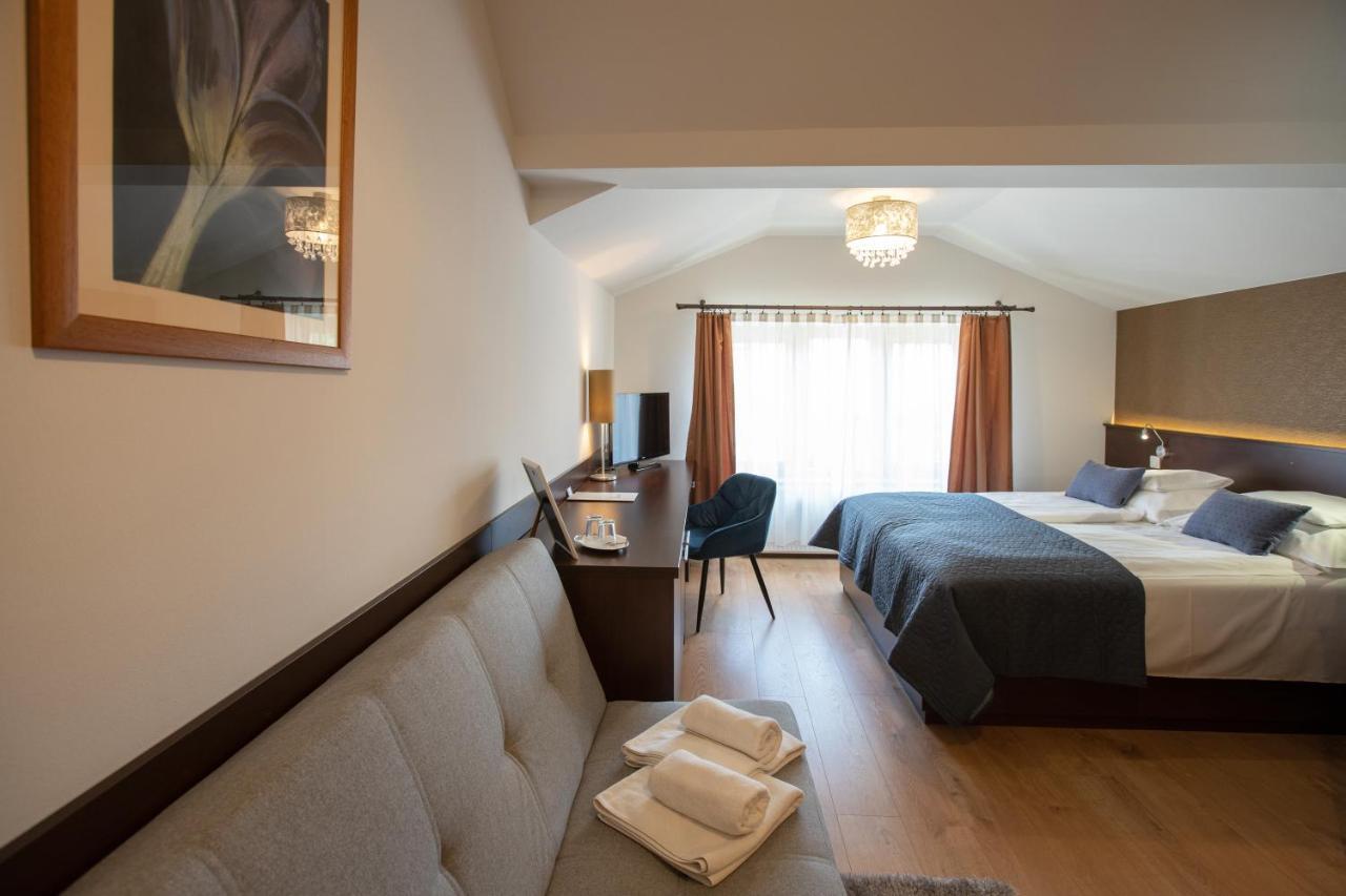 Atrium Rooms & Cafe 쇼프론 외부 사진